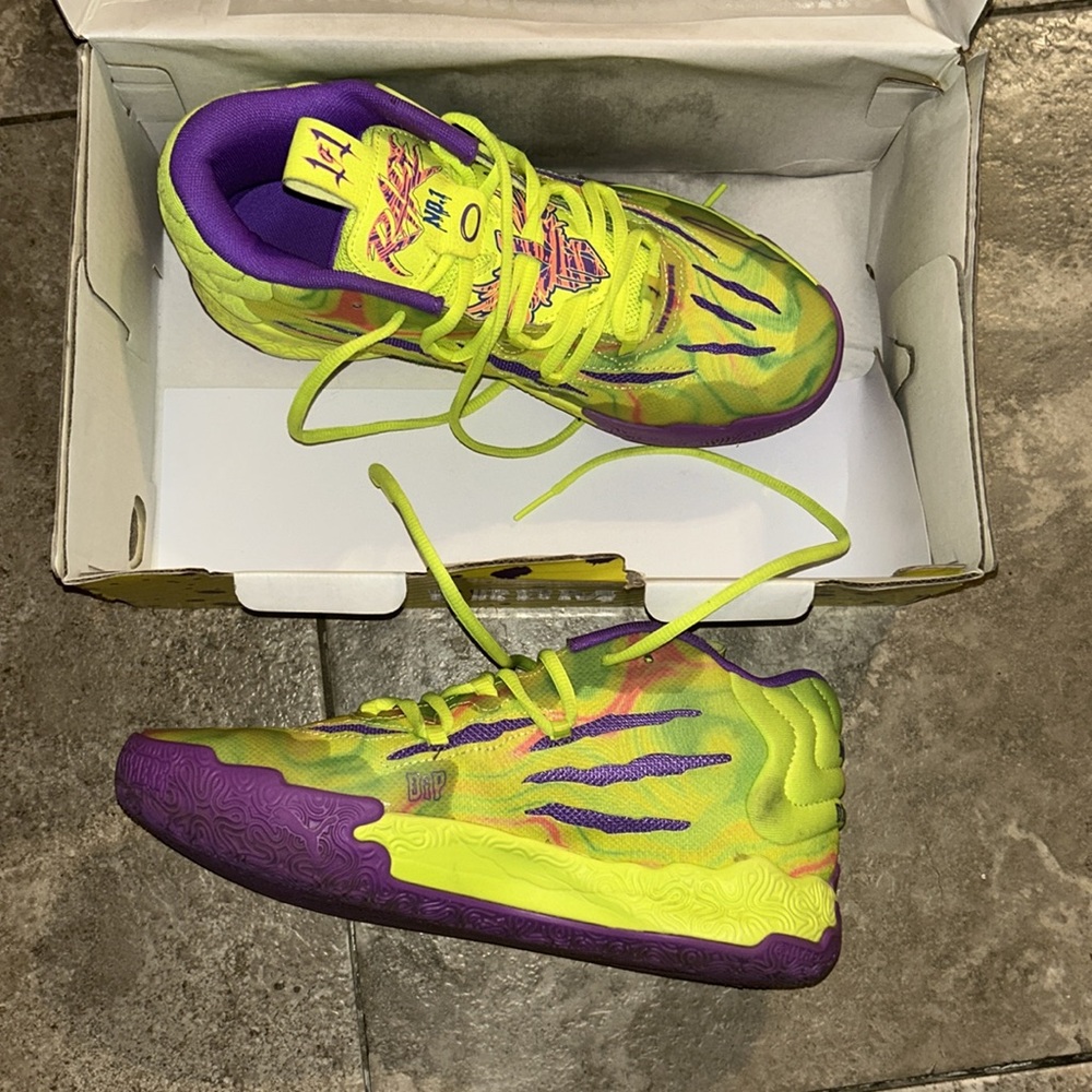 Melo Sneakers
